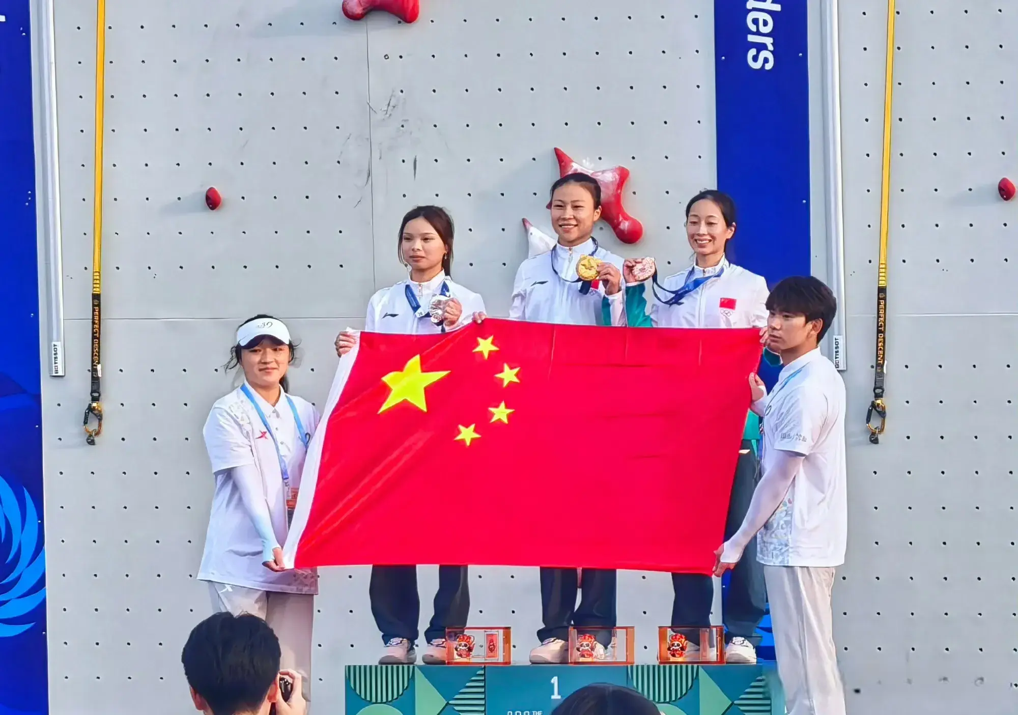 乌克兰目前, 乌居, img