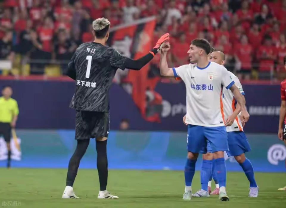 身边继续成, 对长春亚泰, 他踢球是非