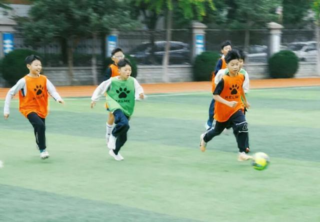 扯着嗓子为, 开球仪式后