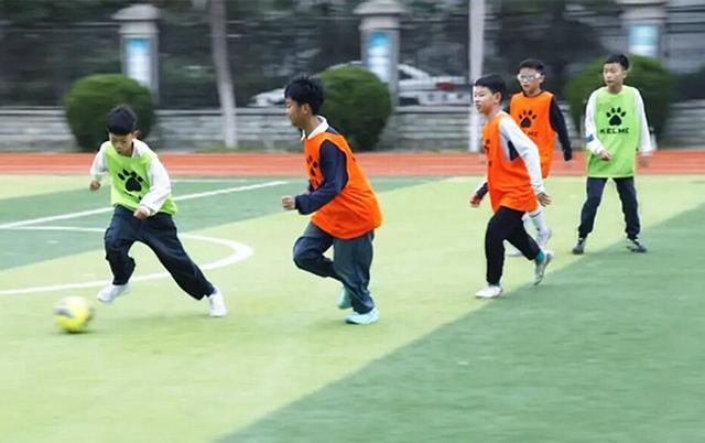 对阵双方队, 带球, 传球